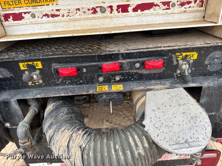 image for item GP9706 2001 Kenworth T300 hydrovac truck
