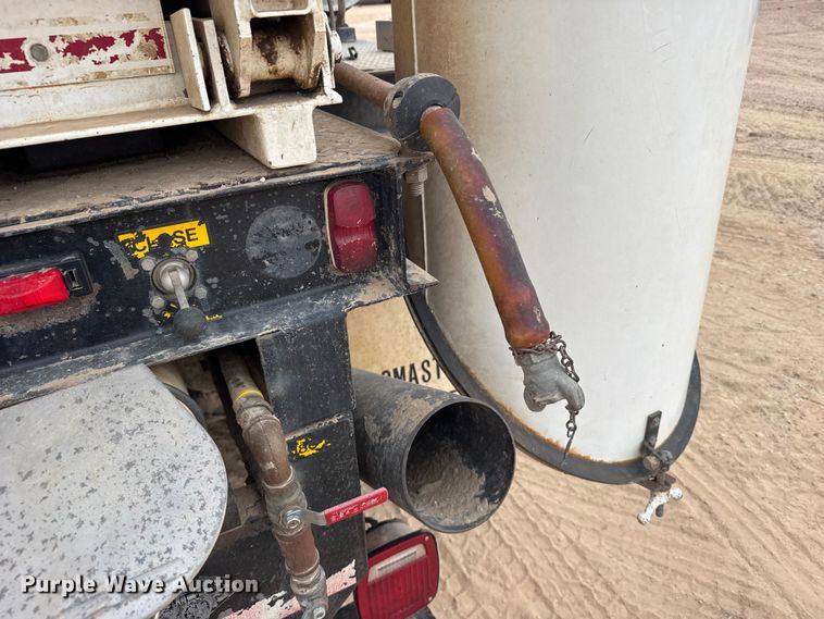 image for item GP9706 2001 Kenworth T300 hydrovac truck