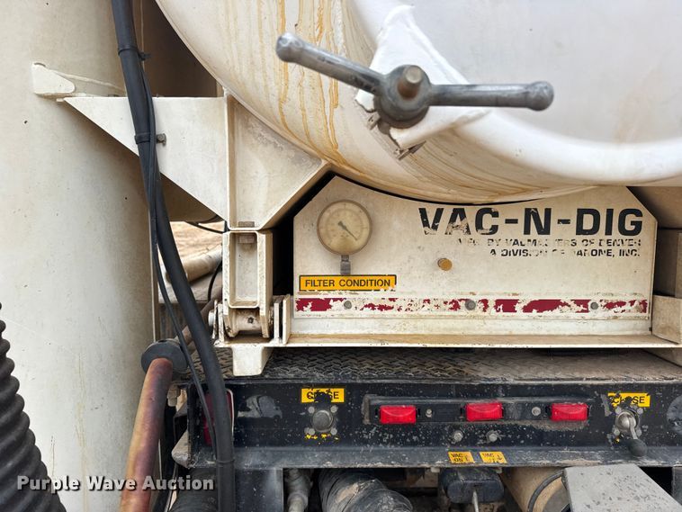 image for item GP9706 2001 Kenworth T300 hydrovac truck
