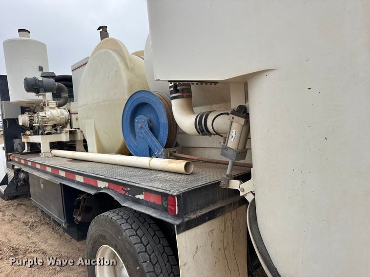 image for item GP9706 2001 Kenworth T300 hydrovac truck