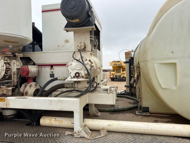 image for item GP9706 2001 Kenworth T300 hydrovac truck