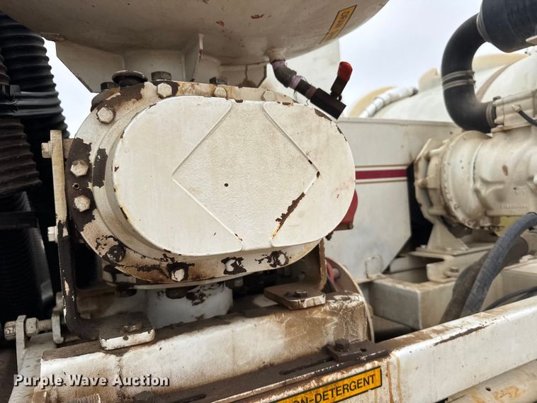 image for item GP9706 2001 Kenworth T300 hydrovac truck