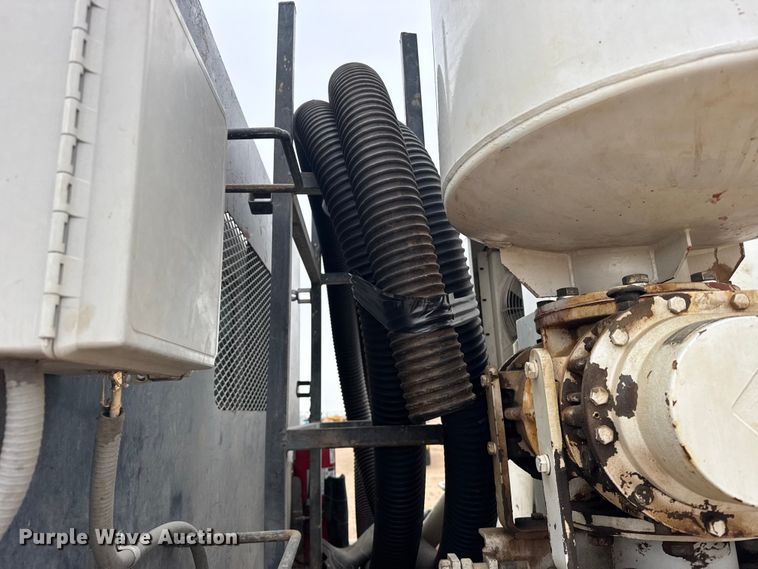 image for item GP9706 2001 Kenworth T300 hydrovac truck