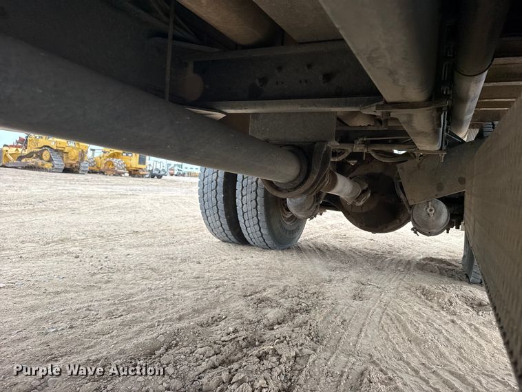 image for item GP9706 2001 Kenworth T300 hydrovac truck