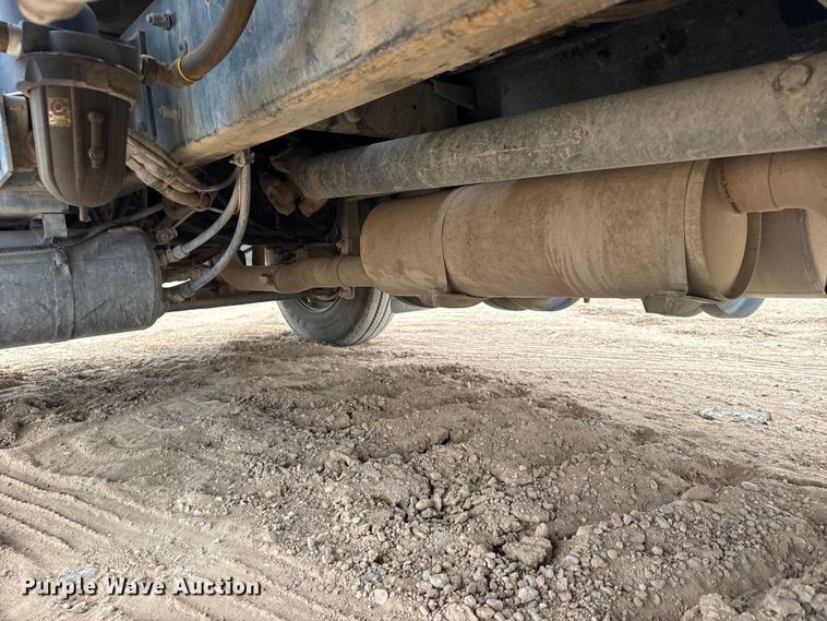 image for item GP9706 2001 Kenworth T300 hydrovac truck