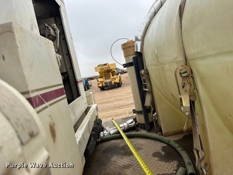 image for item GP9706 2001 Kenworth T300 hydrovac truck