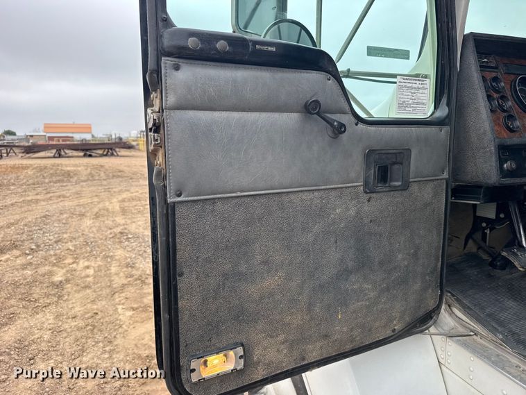 image for item GP9706 2001 Kenworth T300 hydrovac truck