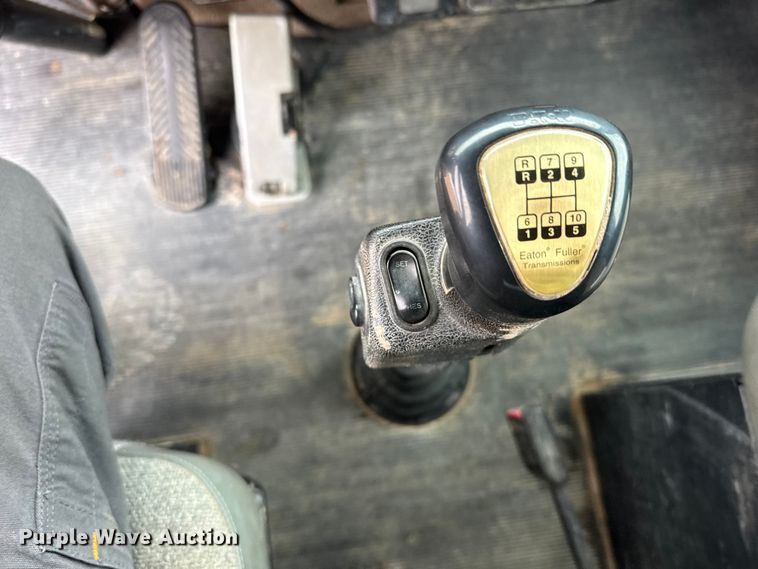 image for item GP9706 2001 Kenworth T300 hydrovac truck