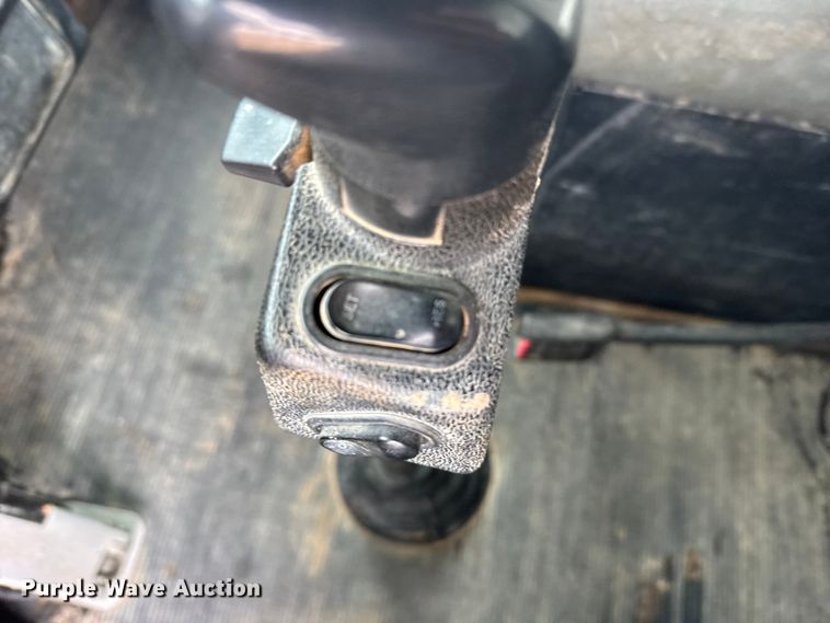 image for item GP9706 2001 Kenworth T300 hydrovac truck