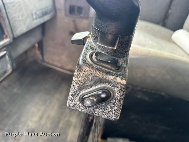 image for item GP9706 2001 Kenworth T300 hydrovac truck