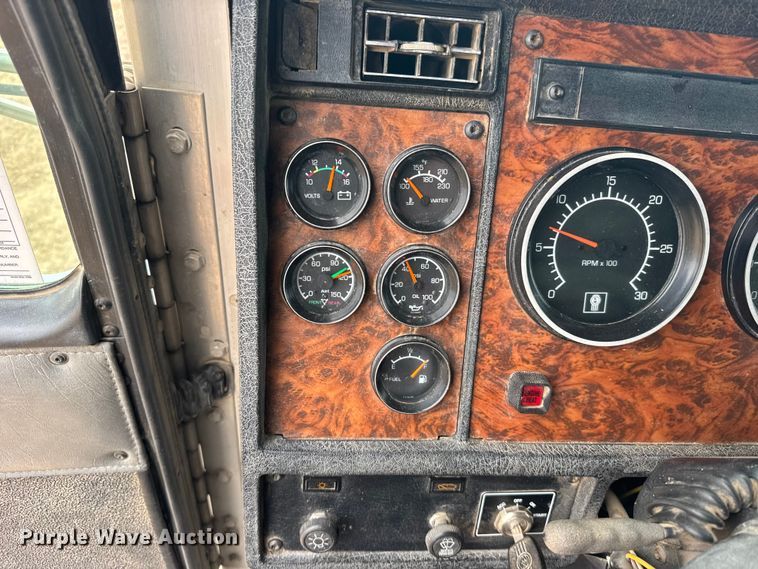 image for item GP9706 2001 Kenworth T300 hydrovac truck