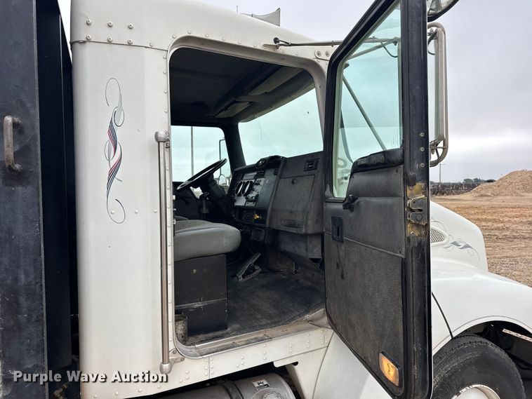 image for item GP9706 2001 Kenworth T300 hydrovac truck