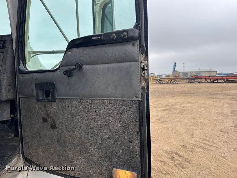image for item GP9706 2001 Kenworth T300 hydrovac truck