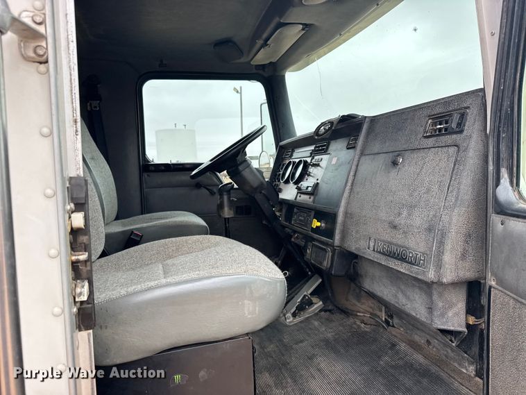 image for item GP9706 2001 Kenworth T300 hydrovac truck