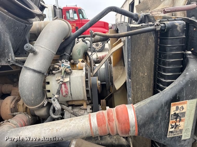 image for item GP9706 2001 Kenworth T300 hydrovac truck