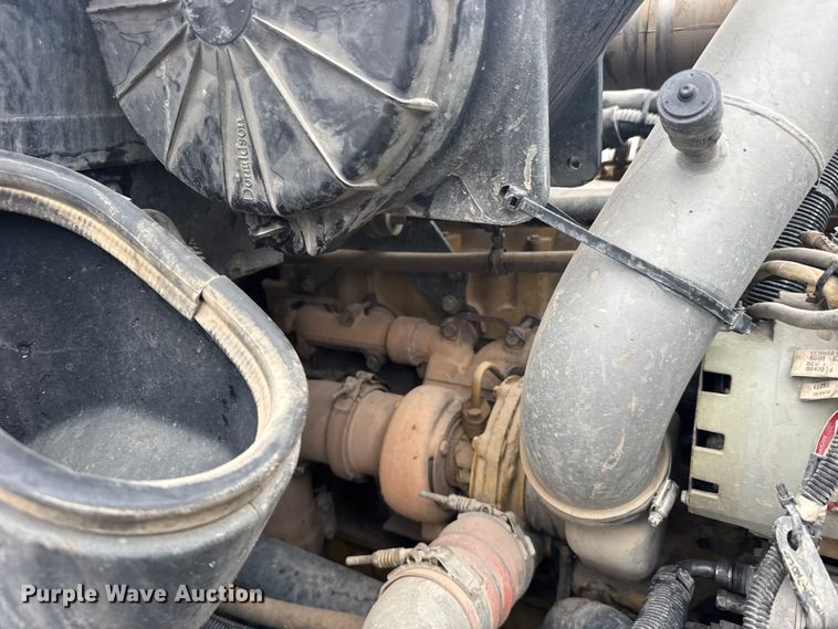 image for item GP9706 2001 Kenworth T300 hydrovac truck