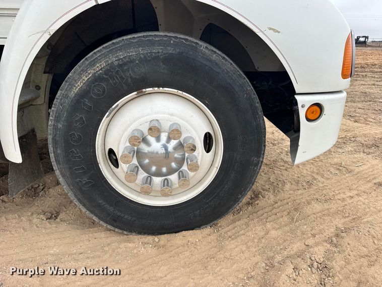 image for item GP9706 2001 Kenworth T300 hydrovac truck