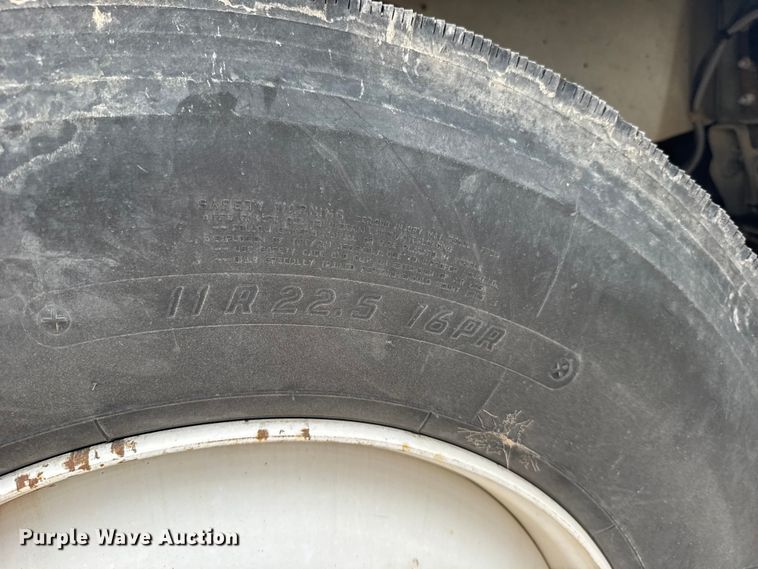 image for item GP9706 2001 Kenworth T300 hydrovac truck