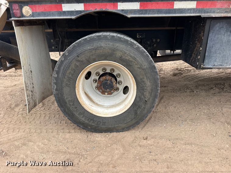 image for item GP9706 2001 Kenworth T300 hydrovac truck