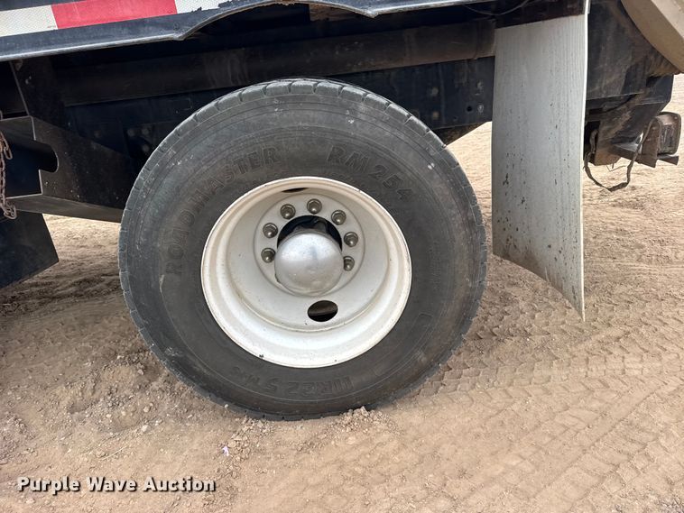 image for item GP9706 2001 Kenworth T300 hydrovac truck