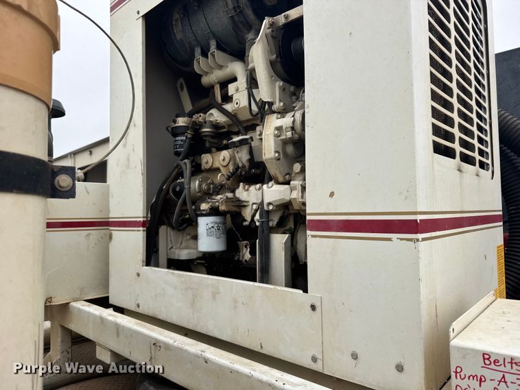 image for item GP9706 2001 Kenworth T300 hydrovac truck