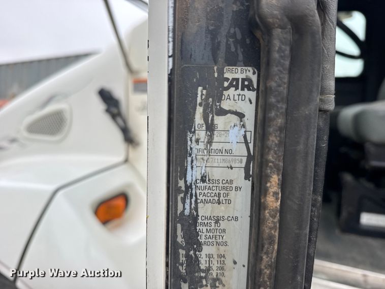 image for item GP9706 2001 Kenworth T300 hydrovac truck