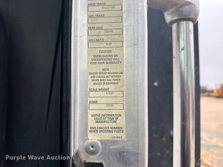 image for item GP9706 2001 Kenworth T300 hydrovac truck