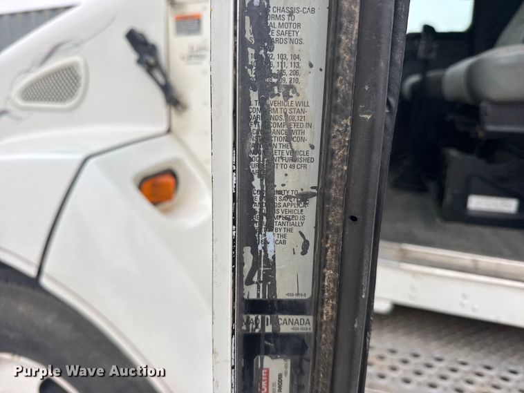 image for item GP9706 2001 Kenworth T300 hydrovac truck