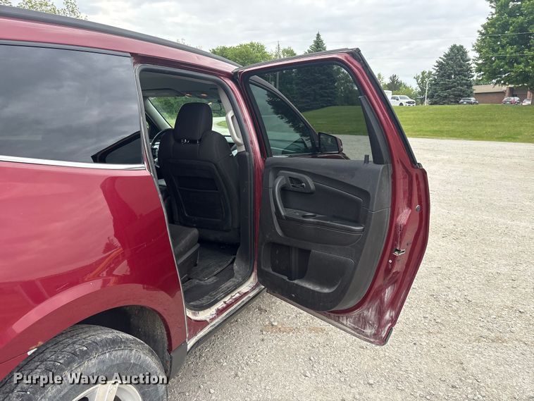 image for item DO5223 2010 Chevrolet Traverse LT SUV