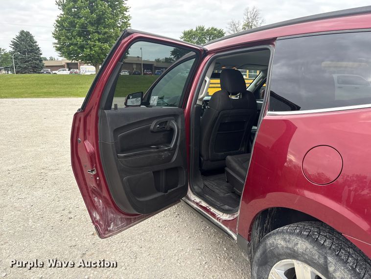 image for item DO5223 2010 Chevrolet Traverse LT SUV