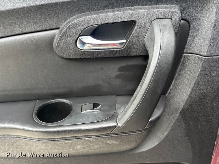 image for item DO5223 2010 Chevrolet Traverse LT SUV