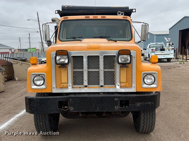 image for item DS6827 2002 International 2554 dump truck