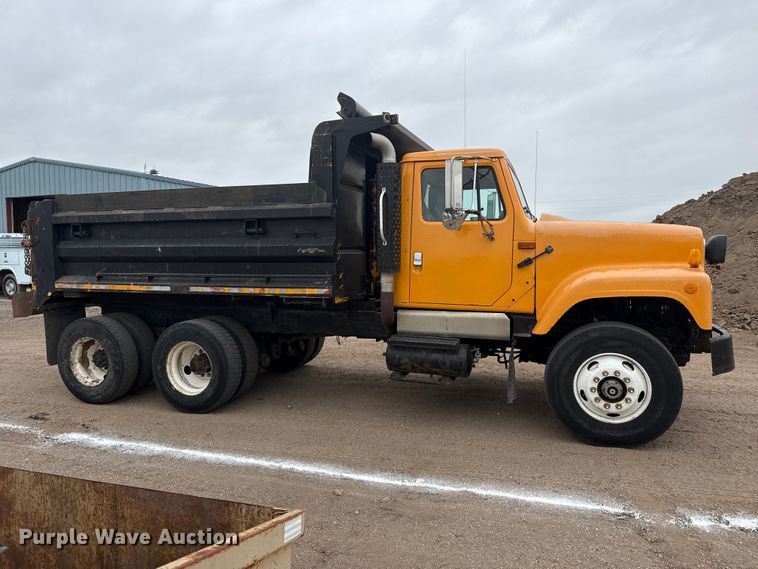 image for item DS6827 2002 International 2554 dump truck