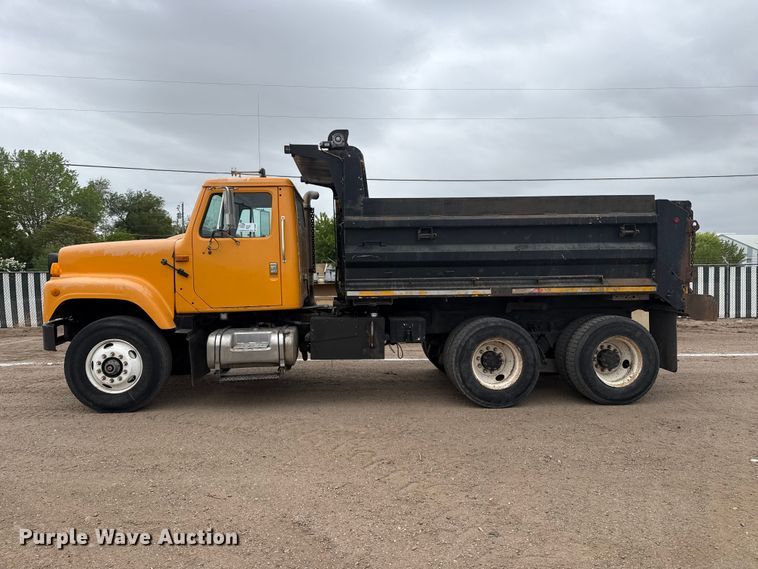 image for item DS6827 2002 International 2554 dump truck