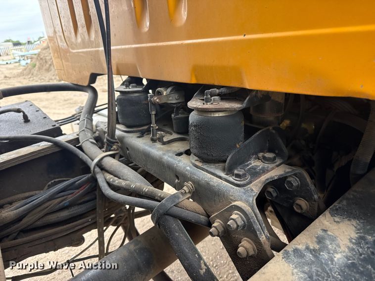 image for item DS6827 2002 International 2554 dump truck