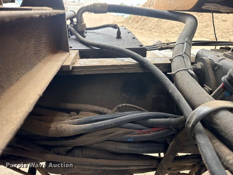 image for item DS6827 2002 International 2554 dump truck
