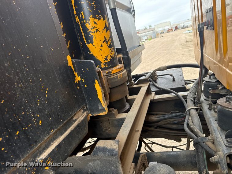 image for item DS6827 2002 International 2554 dump truck
