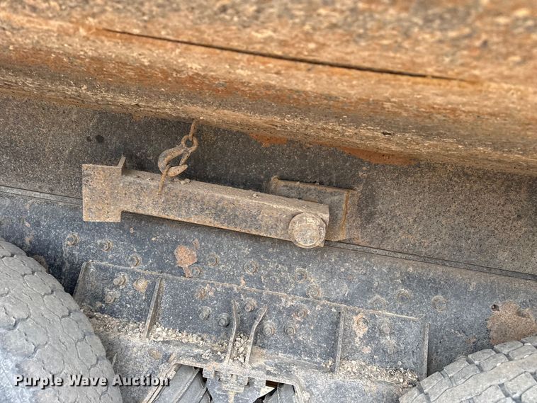 image for item DS6827 2002 International 2554 dump truck