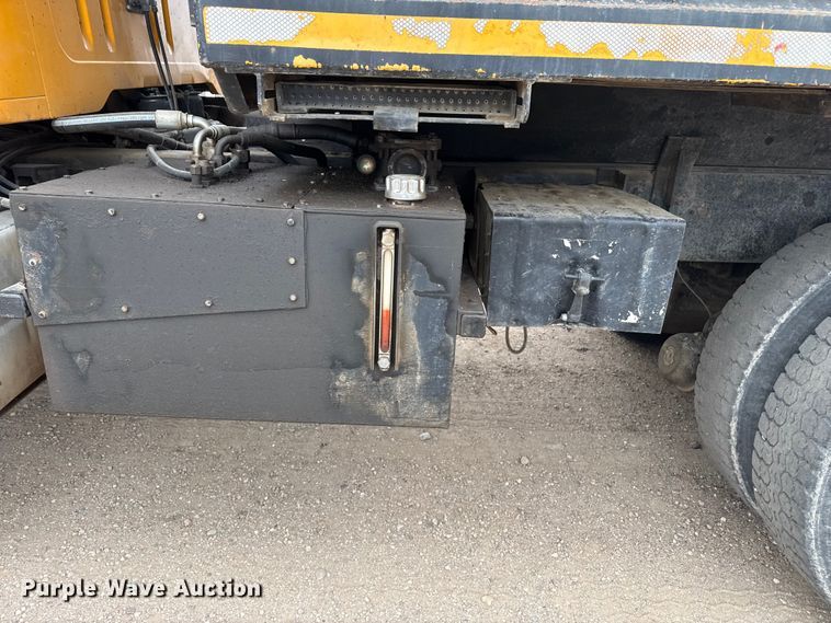 image for item DS6827 2002 International 2554 dump truck