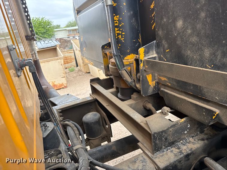 image for item DS6827 2002 International 2554 dump truck