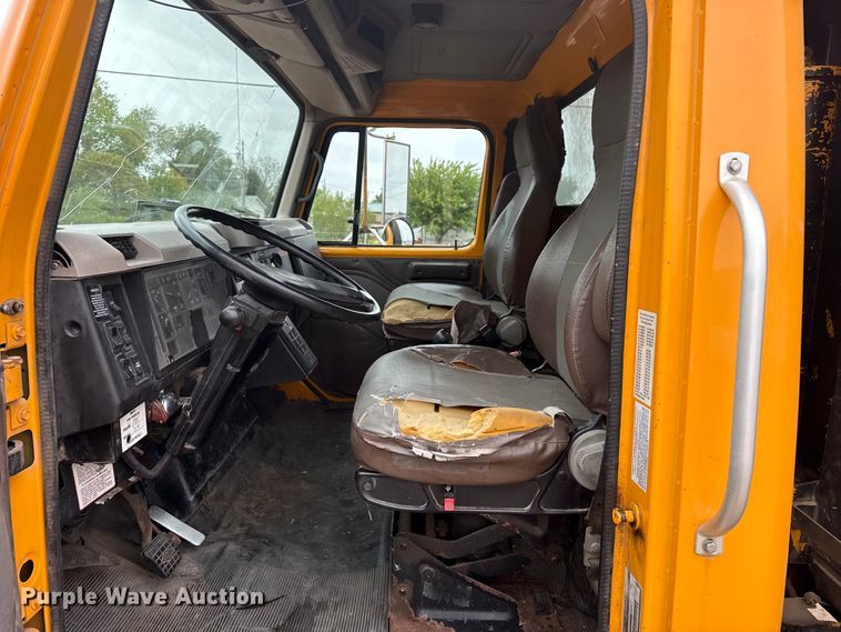 image for item DS6827 2002 International 2554 dump truck