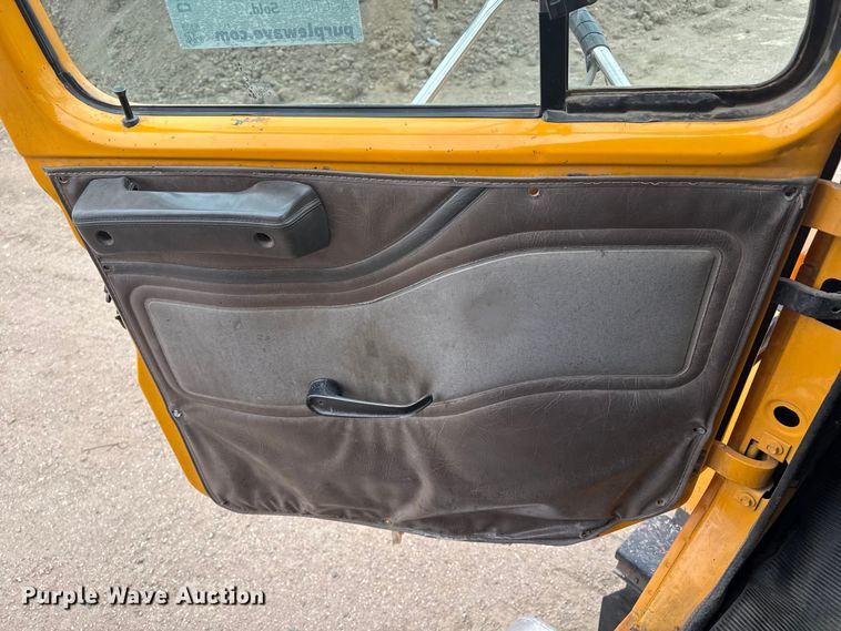 image for item DS6827 2002 International 2554 dump truck