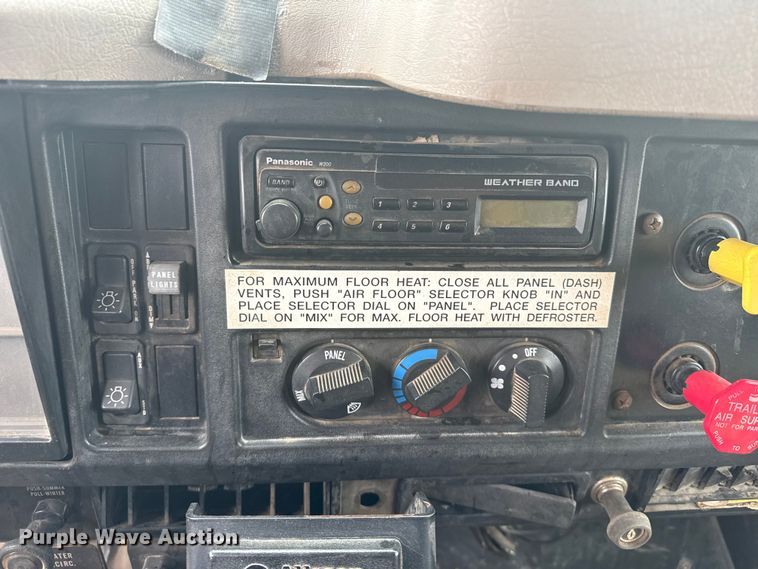 image for item DS6827 2002 International 2554 dump truck