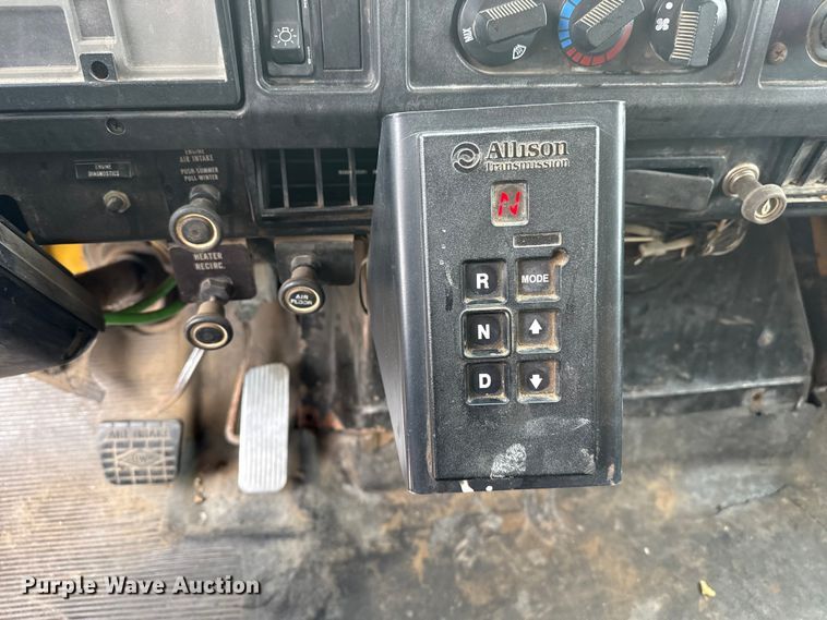 image for item DS6827 2002 International 2554 dump truck