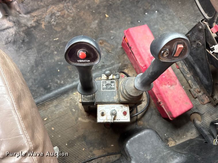image for item DS6827 2002 International 2554 dump truck