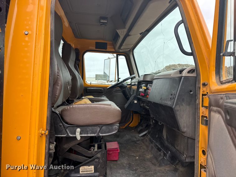 image for item DS6827 2002 International 2554 dump truck