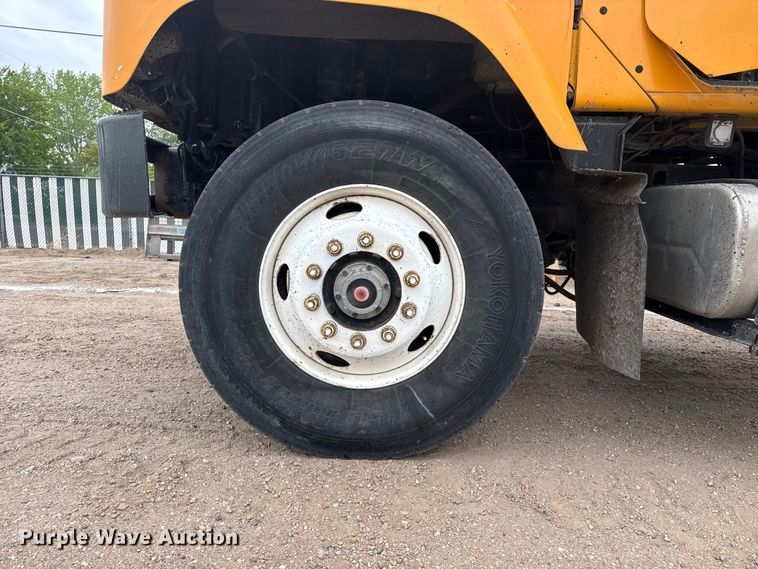 image for item DS6827 2002 International 2554 dump truck