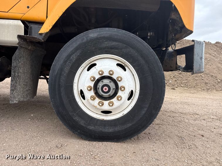 image for item DS6827 2002 International 2554 dump truck