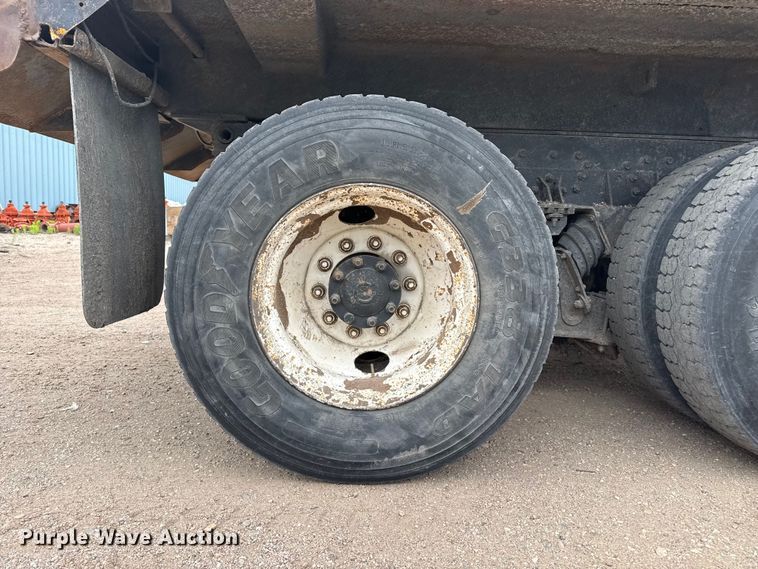 image for item DS6827 2002 International 2554 dump truck