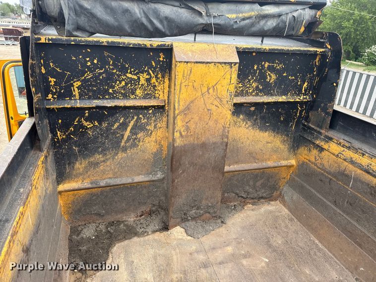 image for item DS6827 2002 International 2554 dump truck